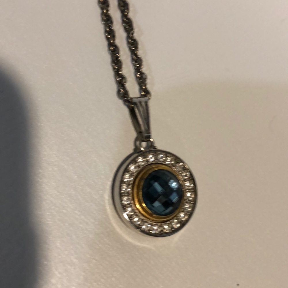 Pop necklace with one pop